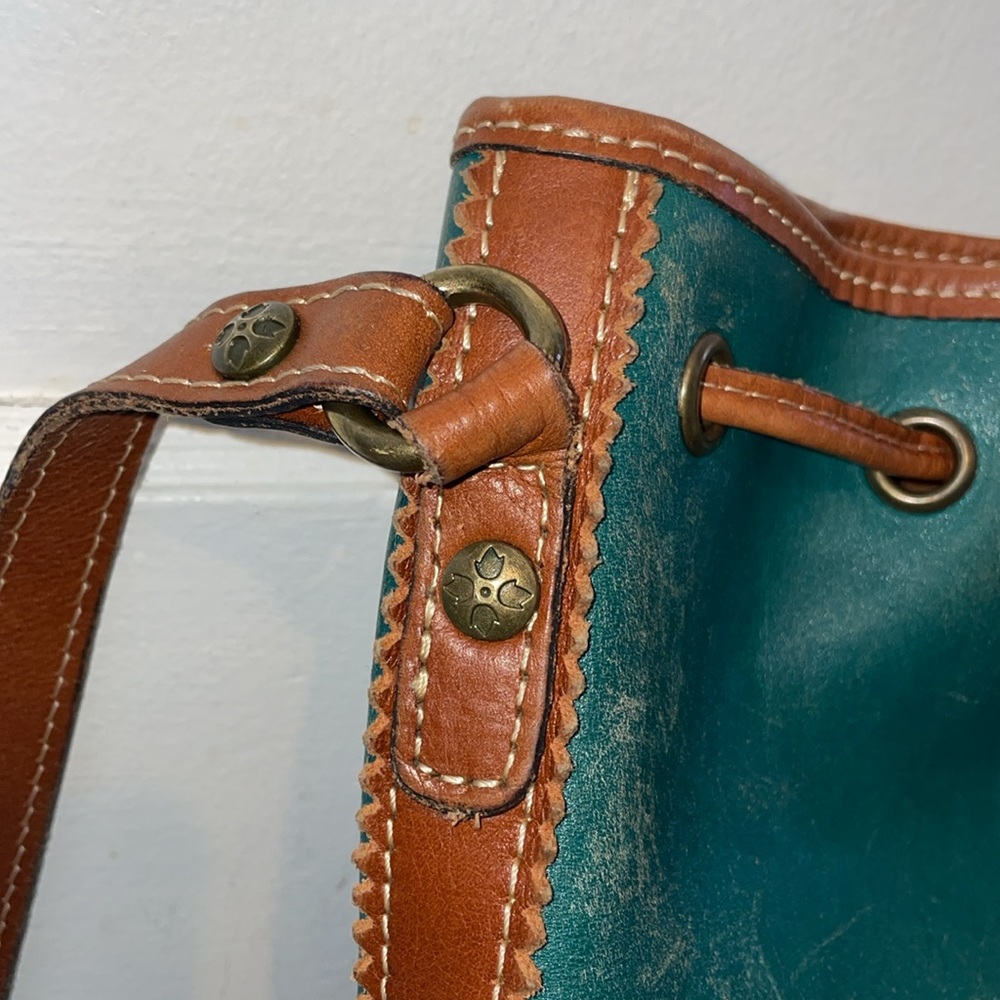 Patricia Nash Brindisi Bucket bag drawstring leather crossbody in jade - Picture 6 of 15
